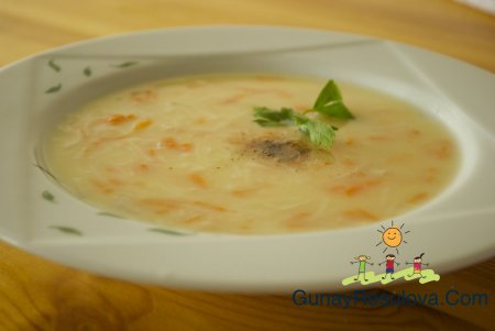 YERKÖKÜLÜ TOYUQ ŞORBASI